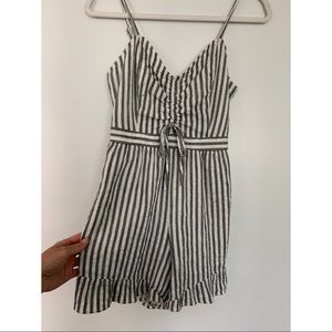 NWOT striped romper with pockets!